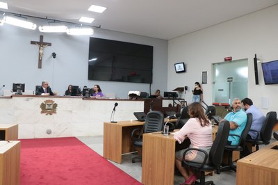 Comissão recebe secretária para debater a educação no município