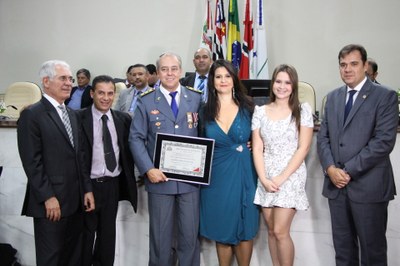 Coronel Luiz Roberto Vicente recebe homenagem na Câmara