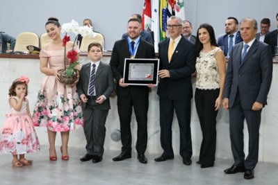 Danilo Campetti recebe Medalha do Brasão e Diploma de Comendador 
