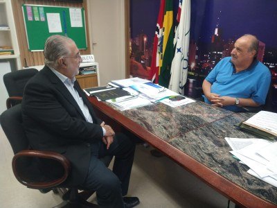 Deputado estadual visita presidência da Câmara