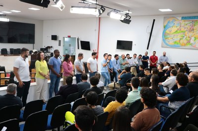 Diretores e servidores da Câmara participam de reunião