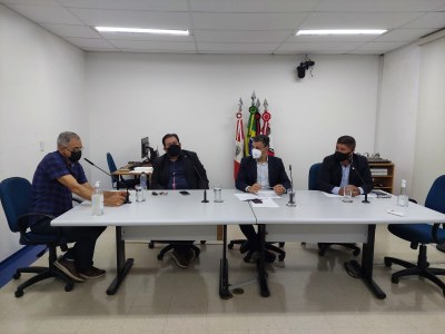 Diretoria legislativa recebe dois relatórios da CEI das Terceirizadas