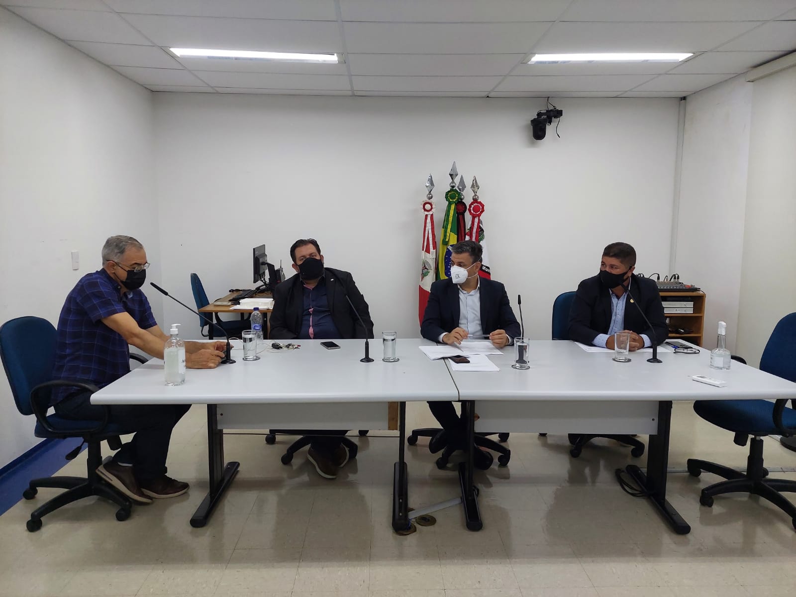 Diretoria legislativa recebe dois relatórios da CEI das Terceirizadas