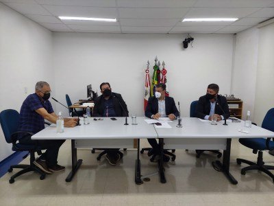Diretoria legislativa recebe dois relatórios da CEI das Terceirizadas