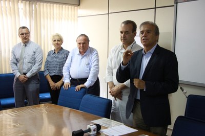Edinho formaliza Eleuses na Saúde e pasta passa por diagnóstico