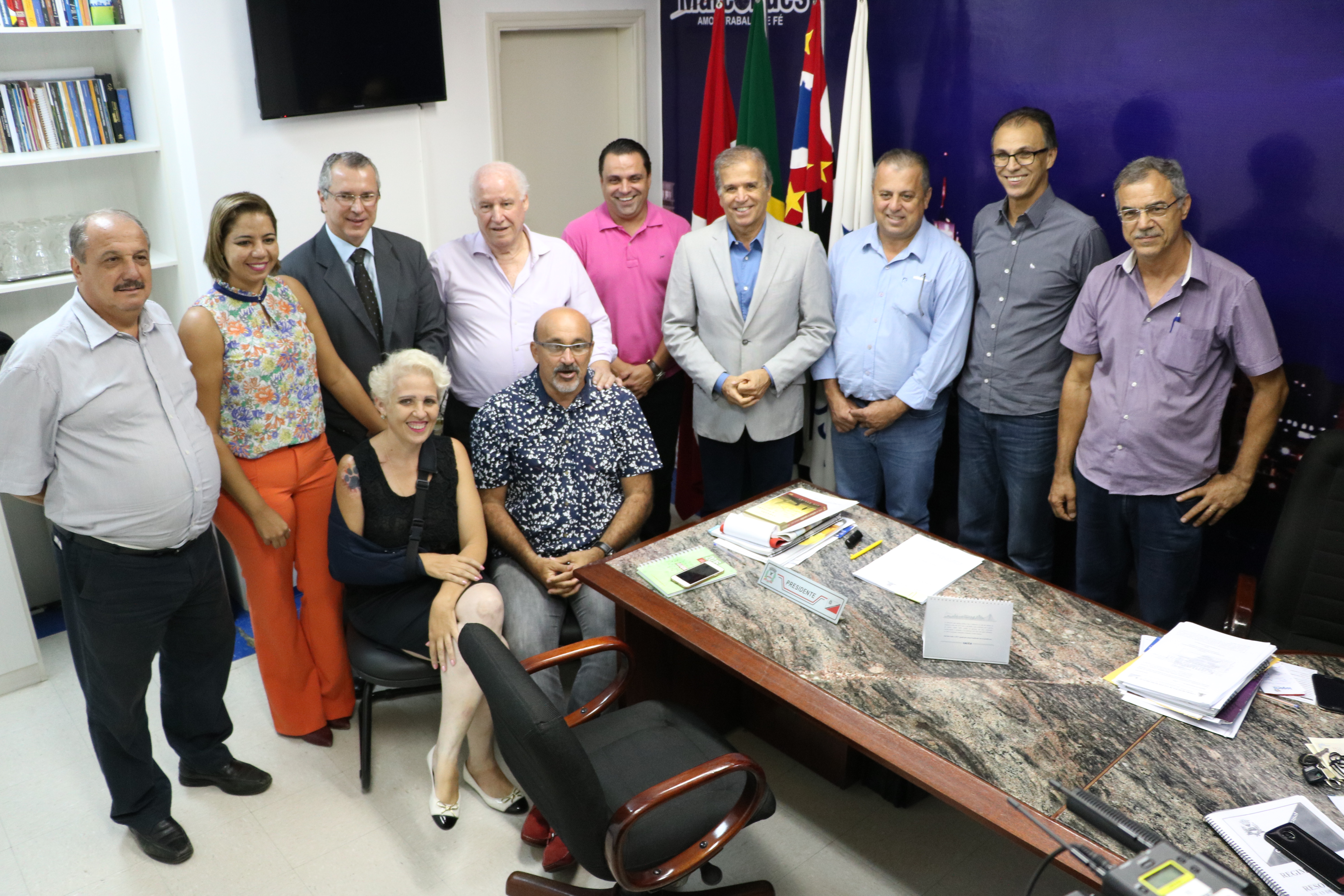 Edinho visita Câmara e se reúne com vereadores para debater projetos