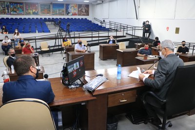 Em audiência, população defende sessões após às 18 horas