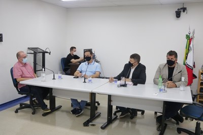 Empresas de ônibus dizem que ainda analisam proposta de renovação
