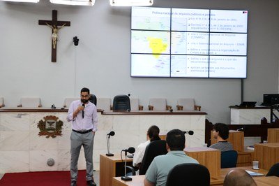 Escola do Legislativo promove discussão sobre gestão de arquivos municipais