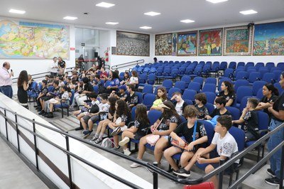 Alunos visitam Câmara pelo aniversário de Rio Preto