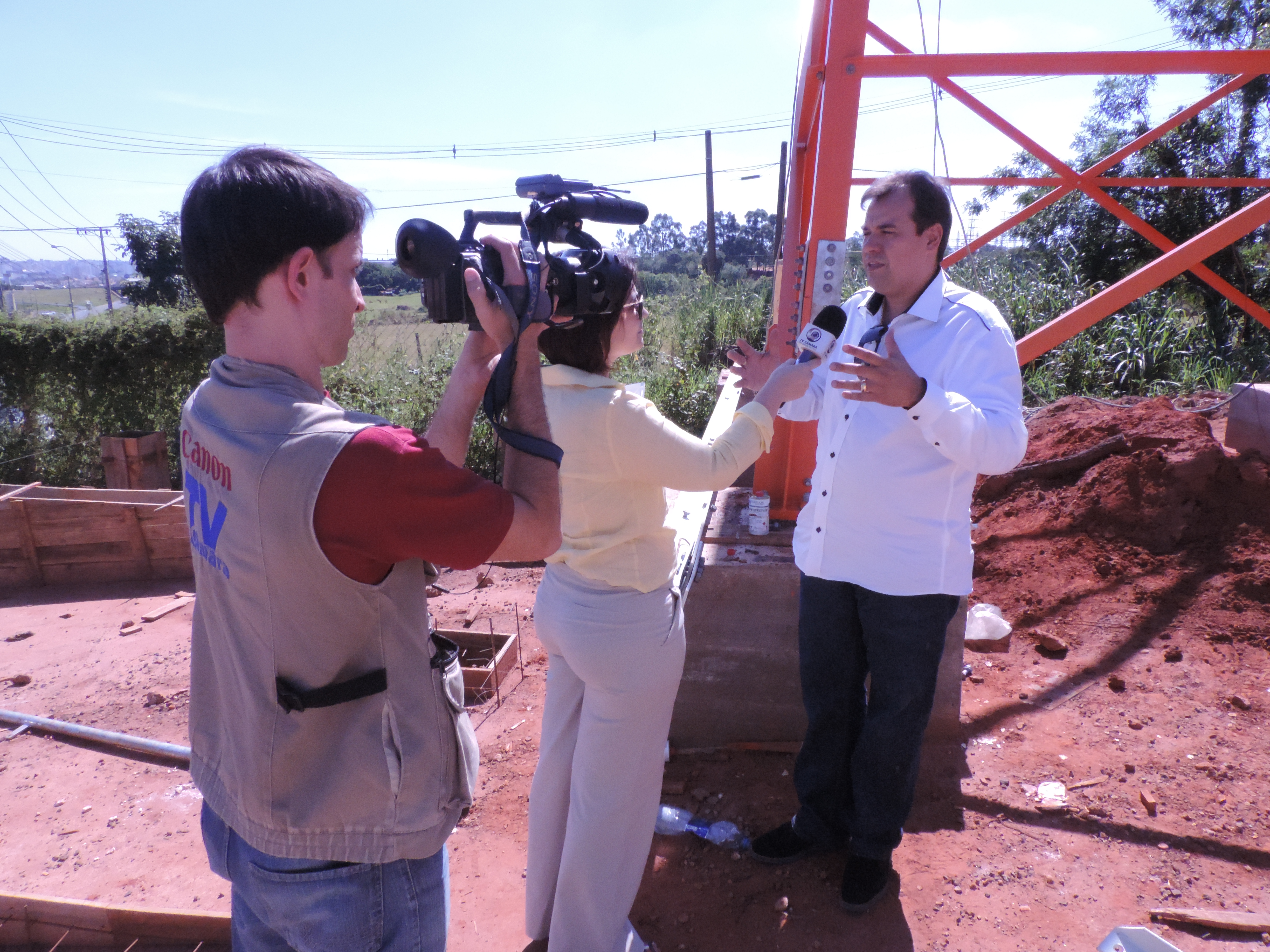 Fábio Marcondes recebe a antena   e equipamentos da TV Câmara