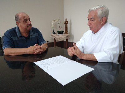Pauléra apresenta ao frei Francisco projeto de internação involuntária de dependentes químicos: "apoio importante" Frei Francisco apoia proposta de internação involuntária de dependentes