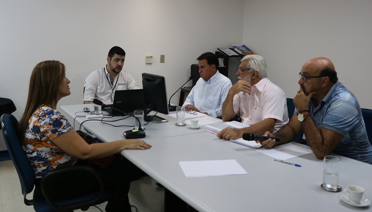 Funcionária da Emurb presta depoimento à CEI 