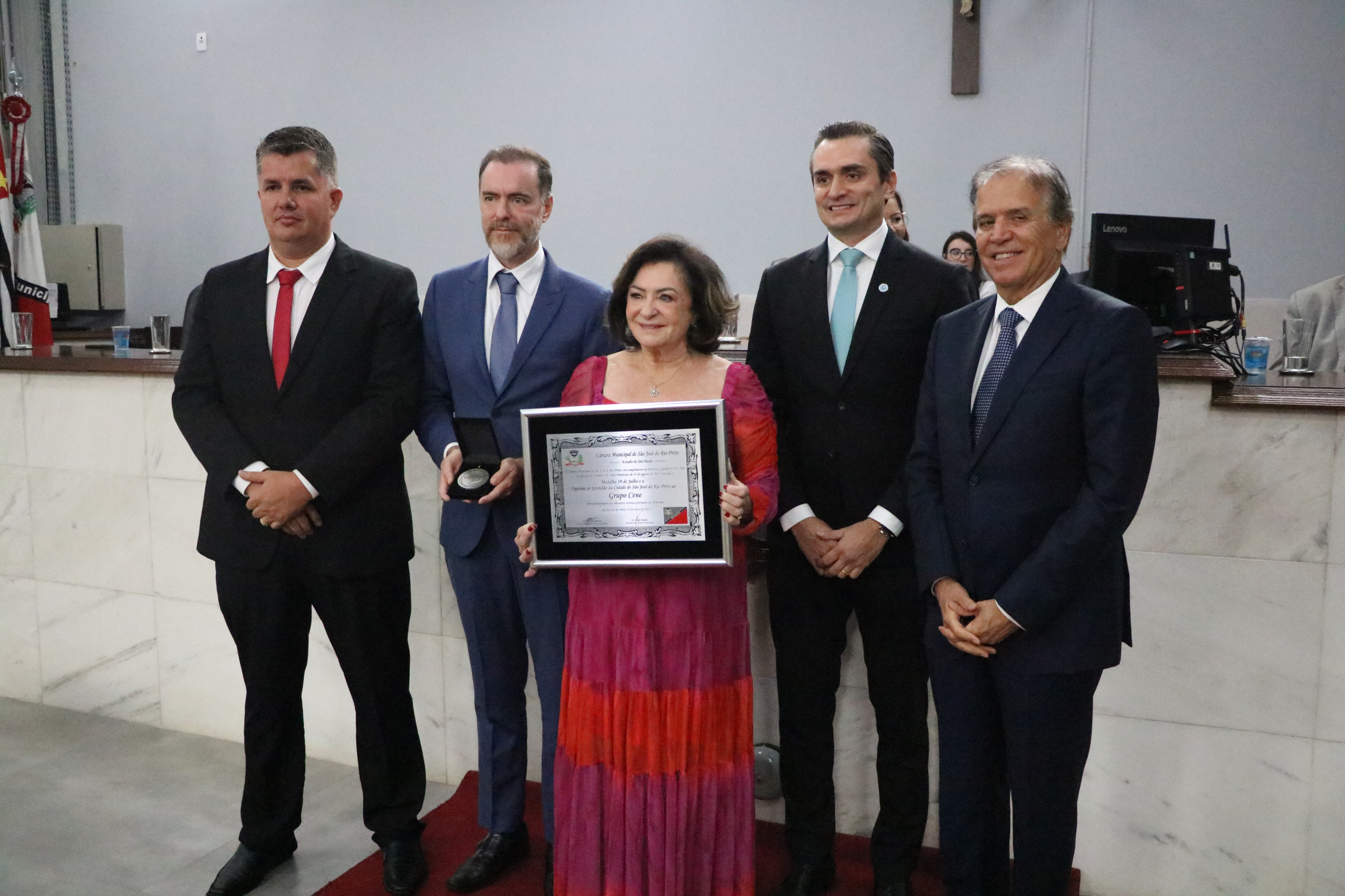 Grupo Cene recebe Diploma de Gratidão do Município