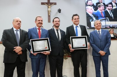 Itamar Borges e Geninho Zuliani recebem homenagem na Câmara