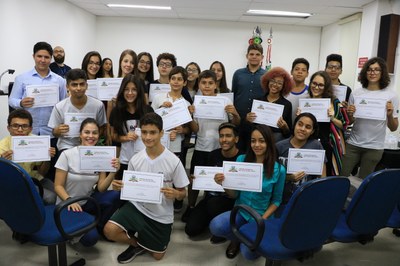 Jovens vereadores tomam posse para mandato de dois anos