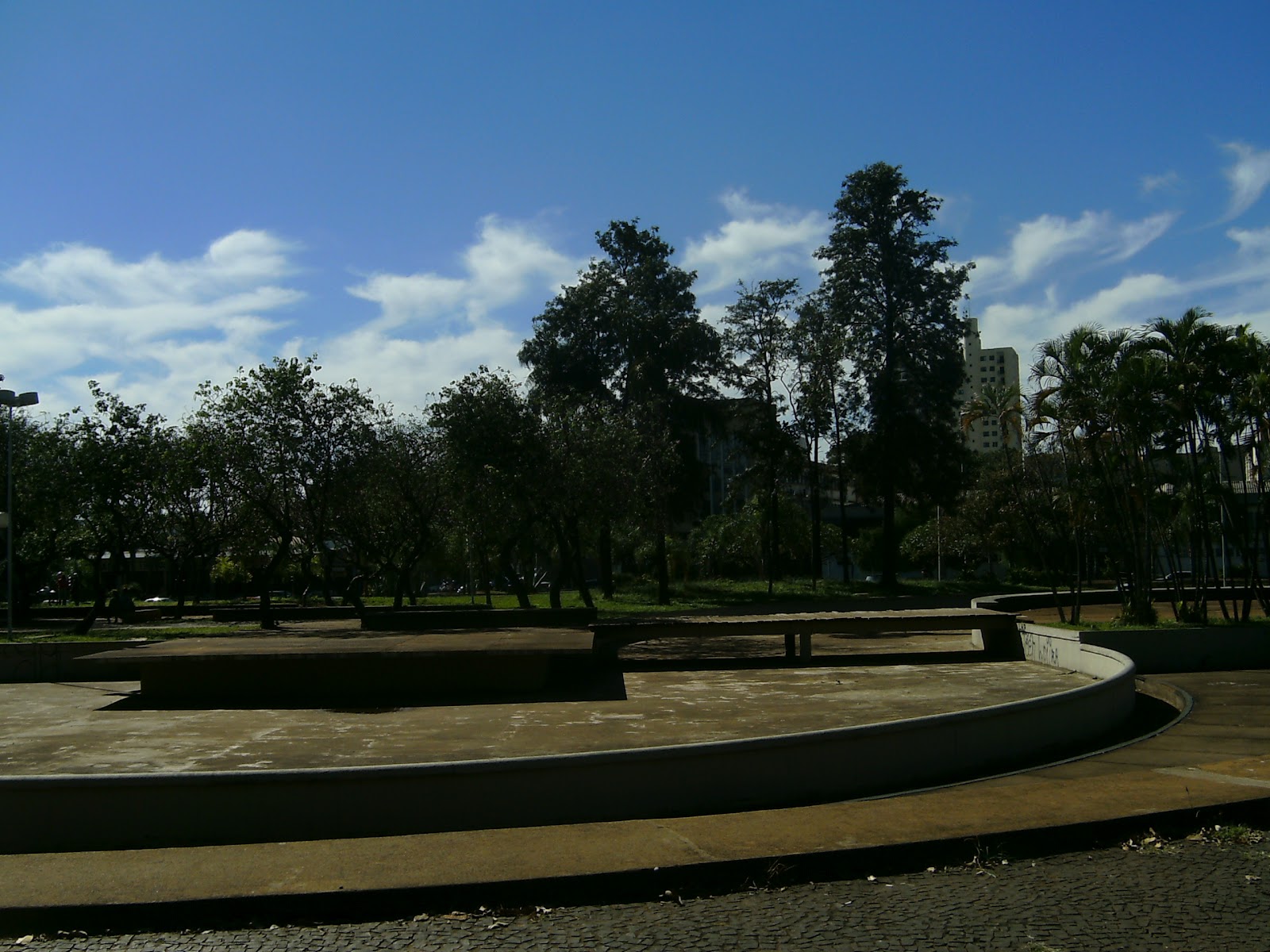 Junior sugere revitalização da Praça Cívica
