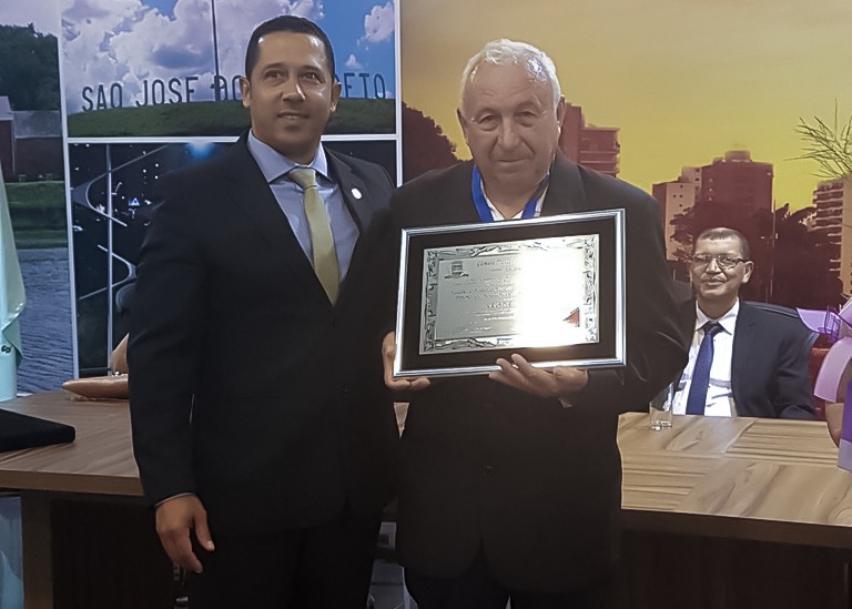 Jurandir Passoni recebe homenagem do Legislativo