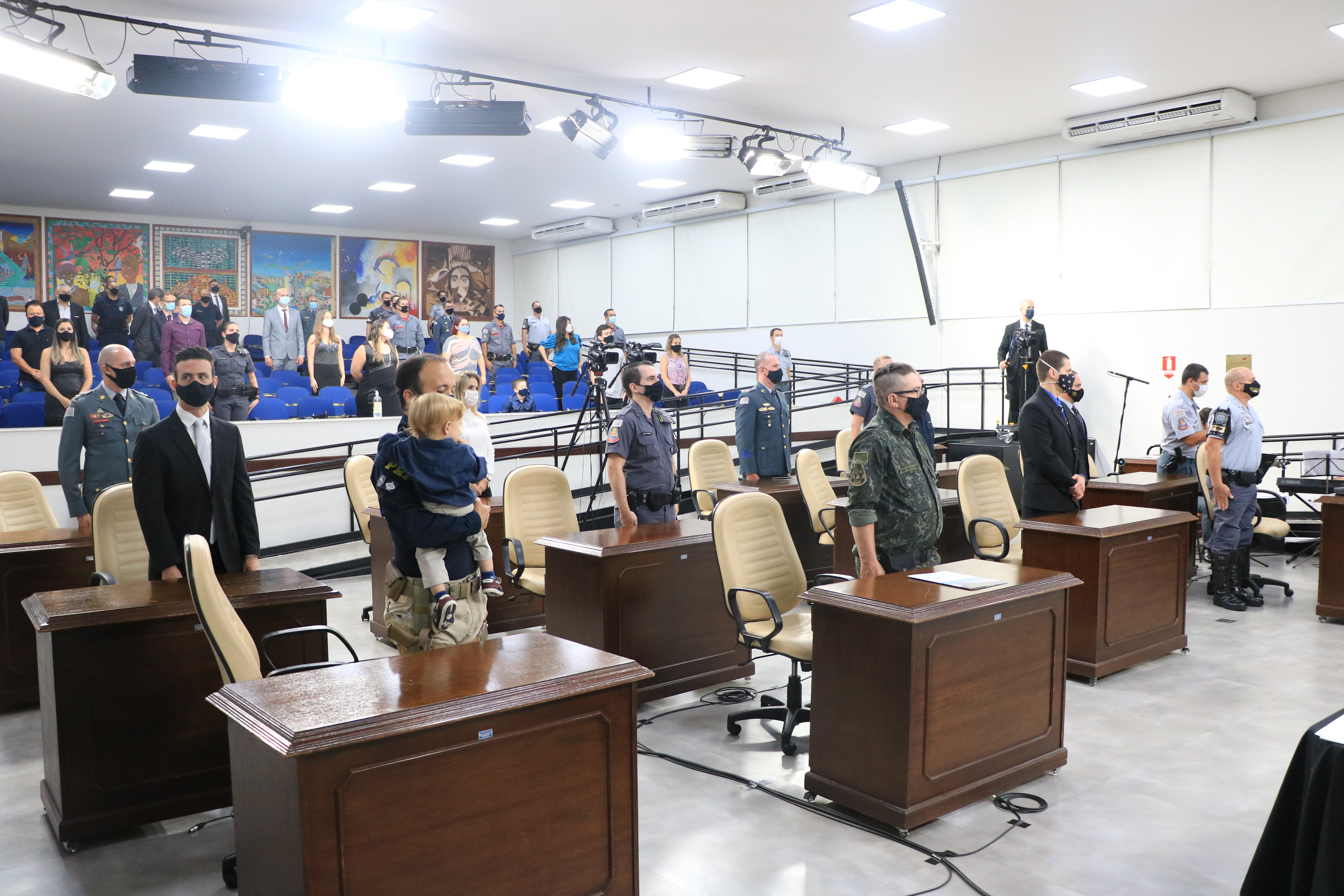 Legislativo presta homenagem a profissionais da segurança pública