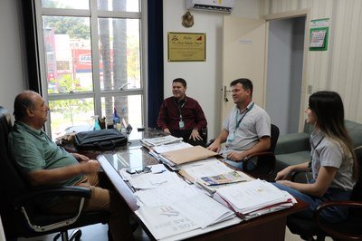 Legislativo recebe visita de equipe do Sicoob Nosso