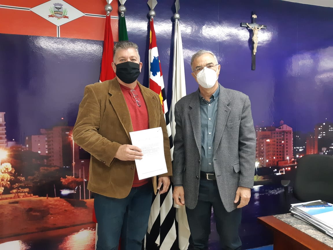 Maestro Welson Tremura recebe moção de aplausos