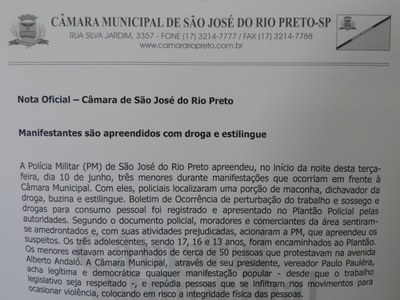 Manifestantes são apreendidos com droga e estilingue