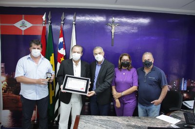 Médico Eleuses Paiva recebe homenagem na Câmara
