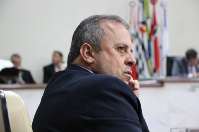 Menezes quer alterar regra para CEI: só quem assinou participa