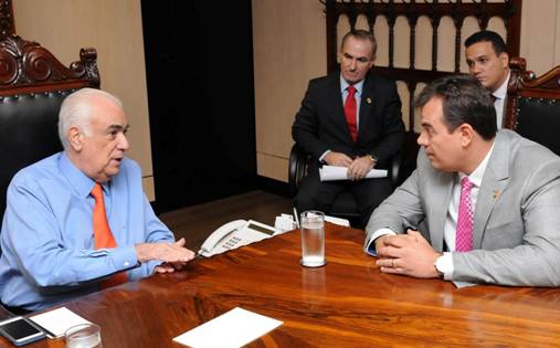 Ministro assina ordem de serviço para início de duplicação da BR