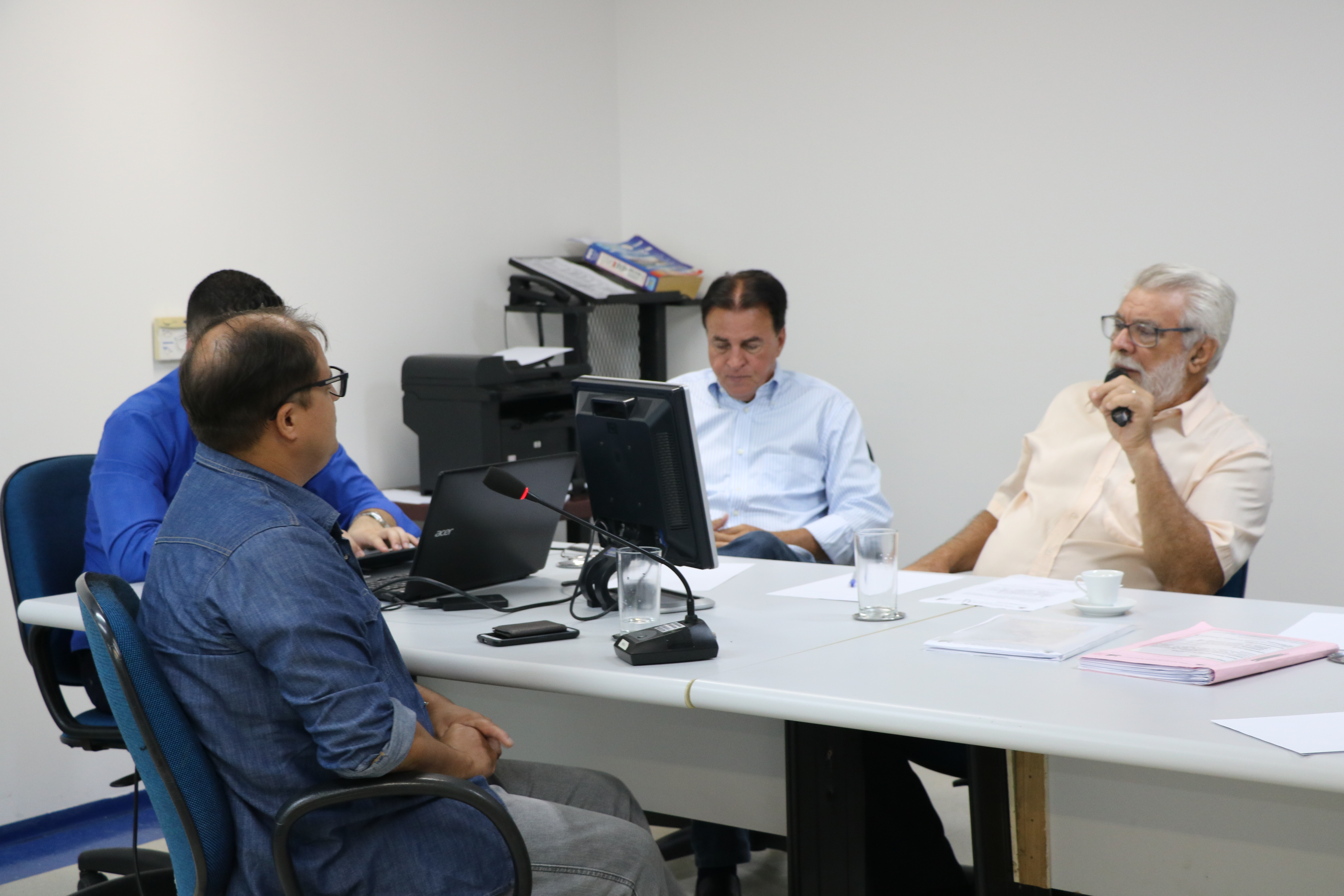 Motorista e fiscal prestam depoimento à CEI da Área Azul