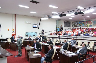 Vereadores barram edifício ao lado de condomínio de luxo