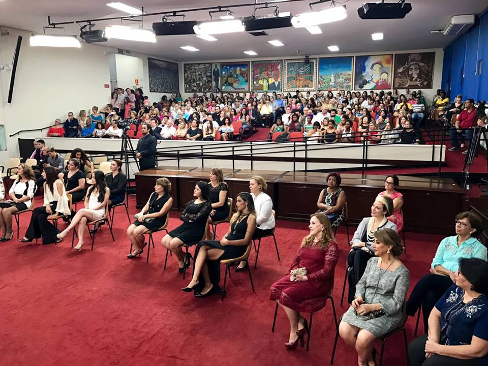 Mulheres são homenageadas em solenidade na Câmara