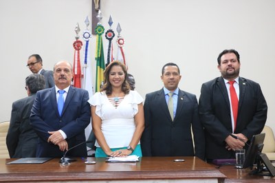 Nova Mesa Diretora toma posse