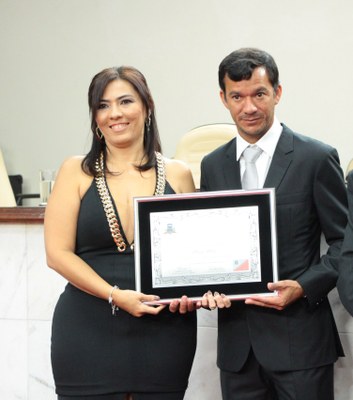 Óticas Diniz recebe título de Empresa Cidadã
