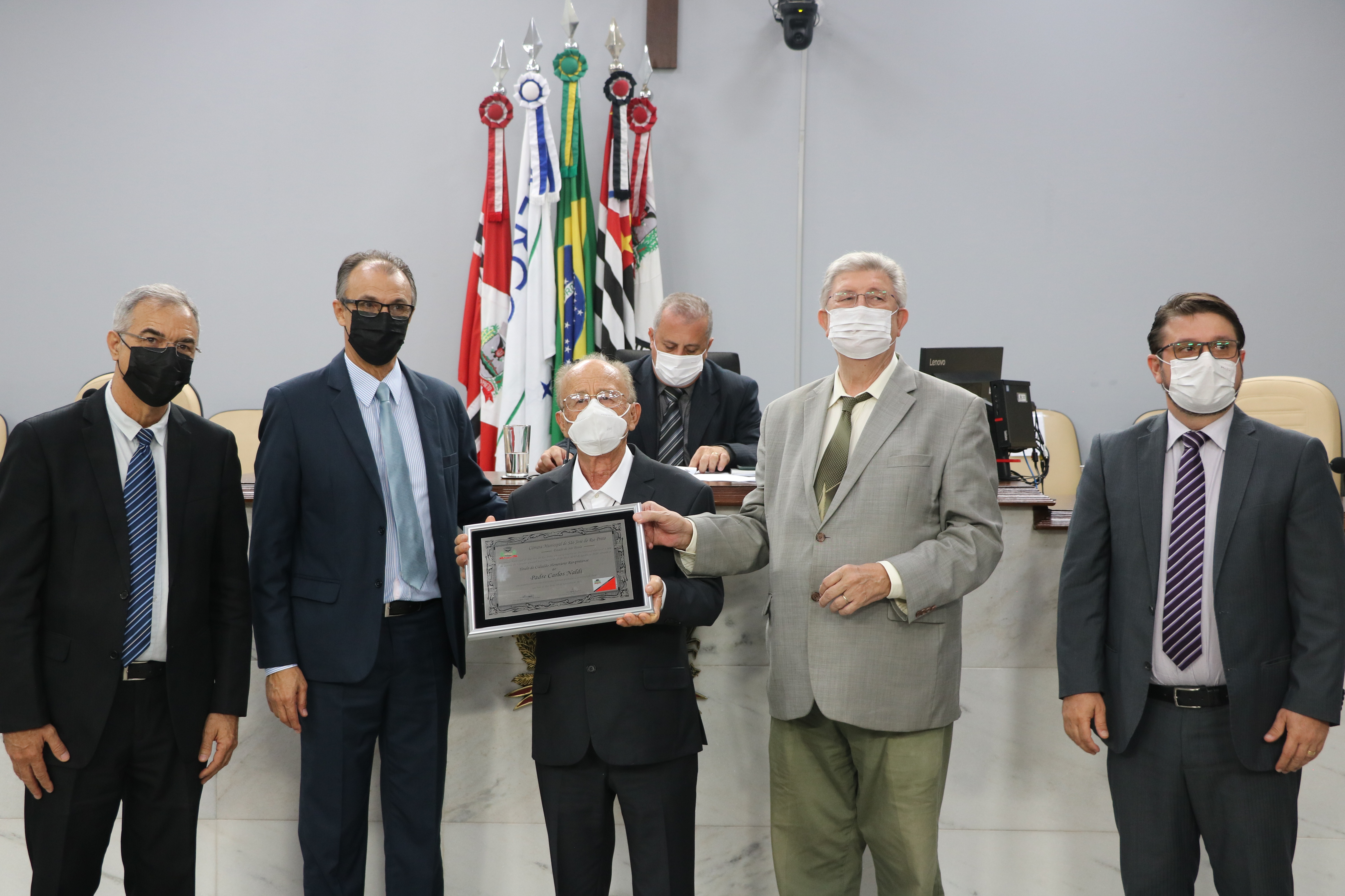 Padre Carlos Naldi recebe título de cidadão honorário rio-pretense