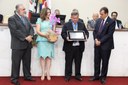 Pastor recebe Medalha do Brasão e Diploma da Ordem