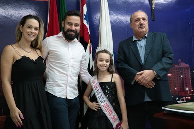 Pauléra recebe a visita da Miss São Paulo Infantil