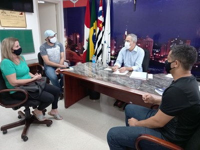 Pedro recebe professores aprovados em concurso público