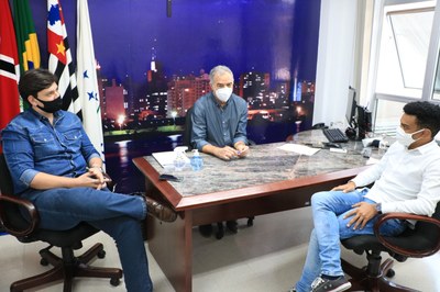 Pedro Roberto recebe vereador de São Paulo e debate projeto