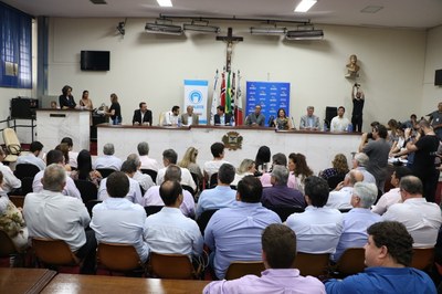 Prefeitos assinam na Câmara convênios de R$ 9,5 milhões com Estado
