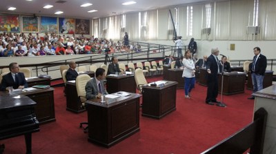 Presidente convoca cinco Sessões para terça-feira