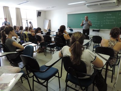 Presidente da Câmara fala sobre o Legislativo a alunos de enfermagem