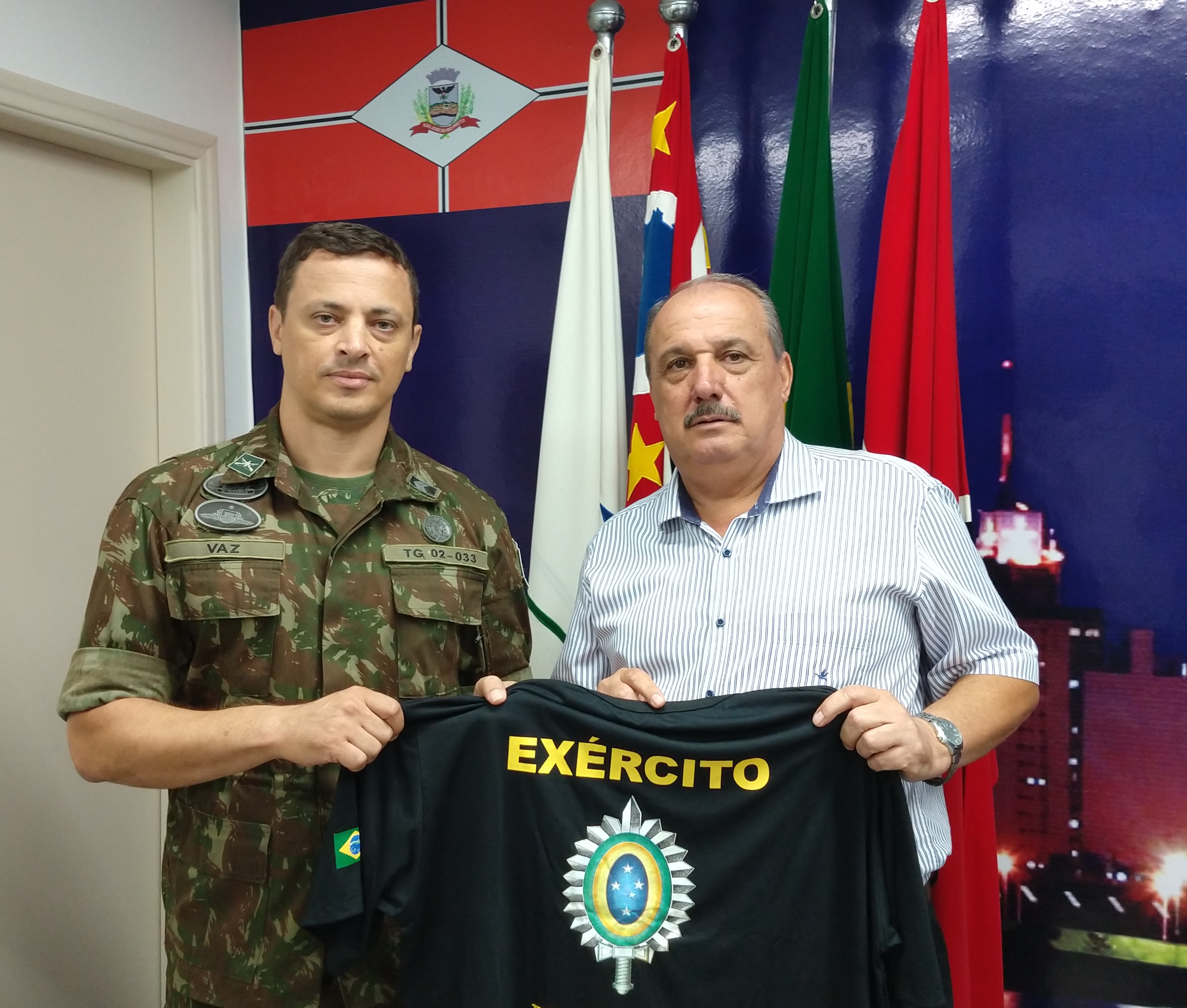 Presidente da Câmara recebe comandante do Tiro de Guerra