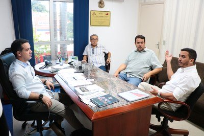 Presidente da Câmara recebe vereadores de Bady Bassitt