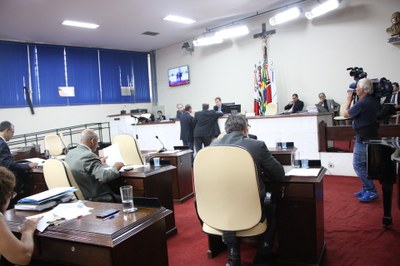 Primeira sessão do ano traz cinco vetos na pauta