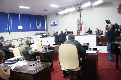 Primeira sessão do ano traz cinco vetos na pauta