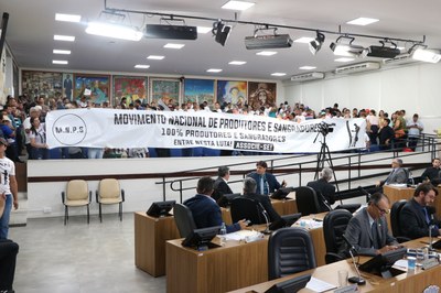 Produtores e sangradores de borracha ganham apoio da Câmara