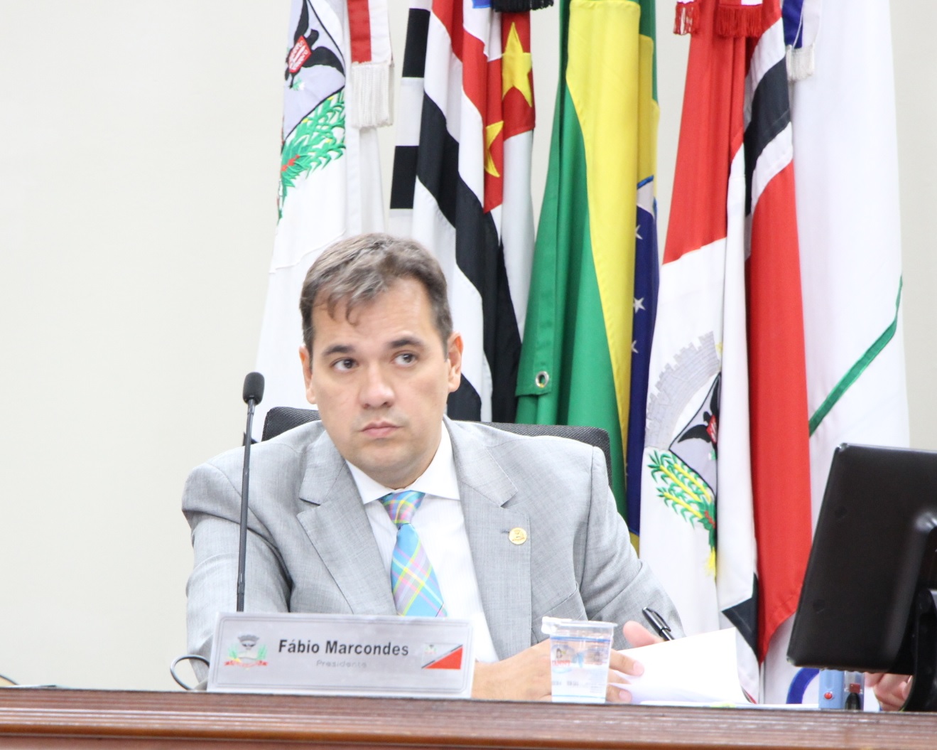 Projeto corrige salários de servidores com base na inflação