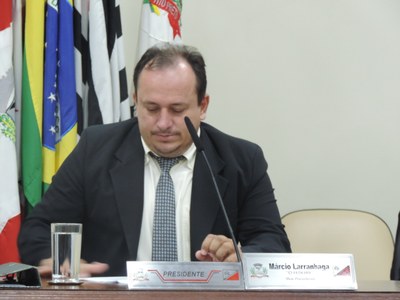 Projeto em pauta proíbe novas feiras em avenidas movimentadas