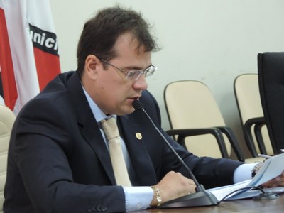 Projeto sugere que idosos recebam medicamentos em casa